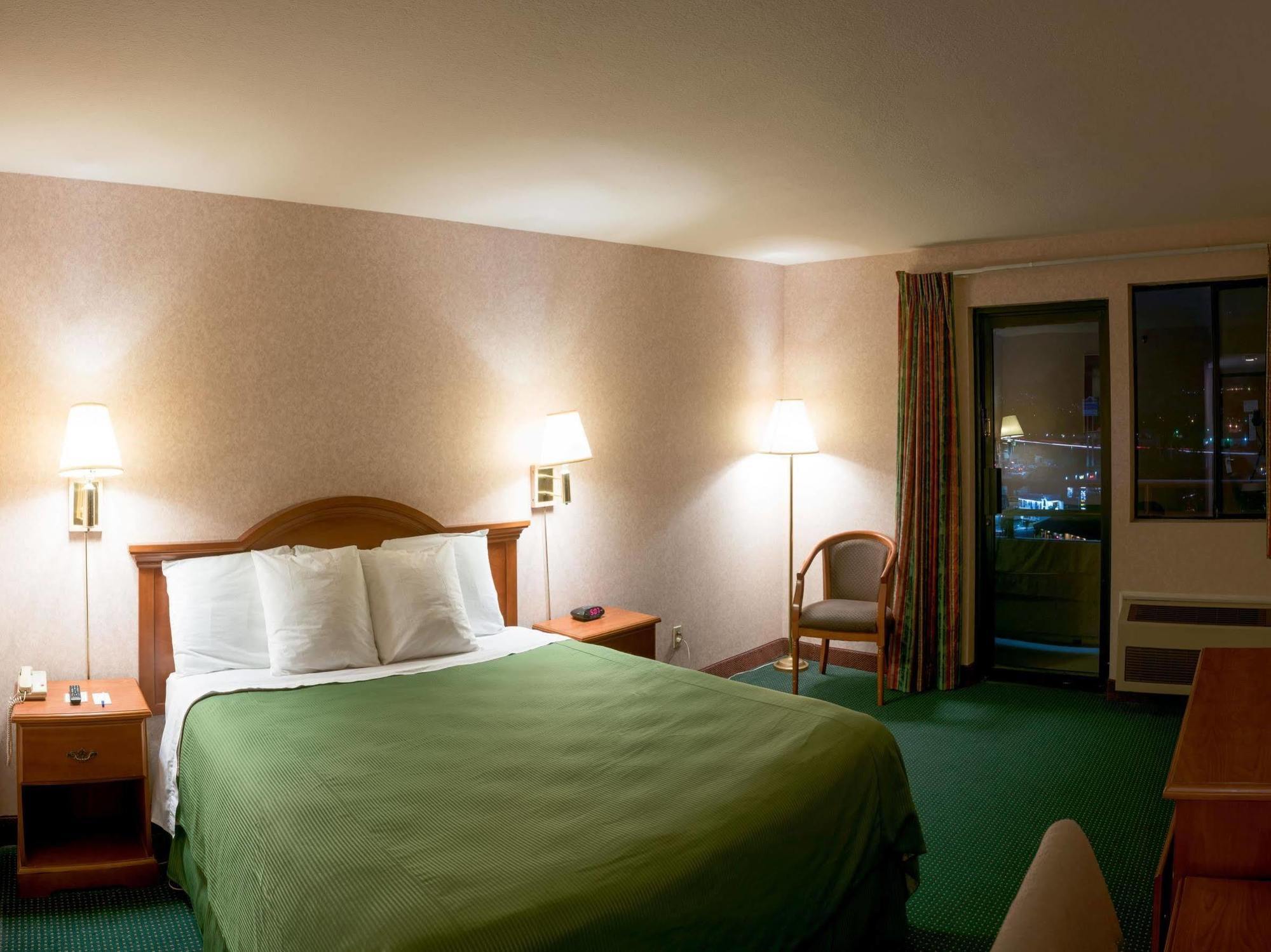 San Bernardino Inn & Suites Buitenkant foto